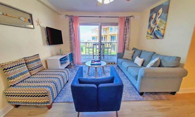 Pensacola Beach Condo | Enjoy Sunsets at Fully Equipped 2BR Condo at the Beach
