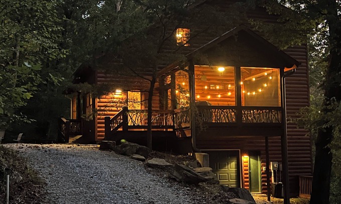 Blue Ridge Cabin | Enjoy sunsets from this quaint mountain cabin, 3 minutes from historic downtown.