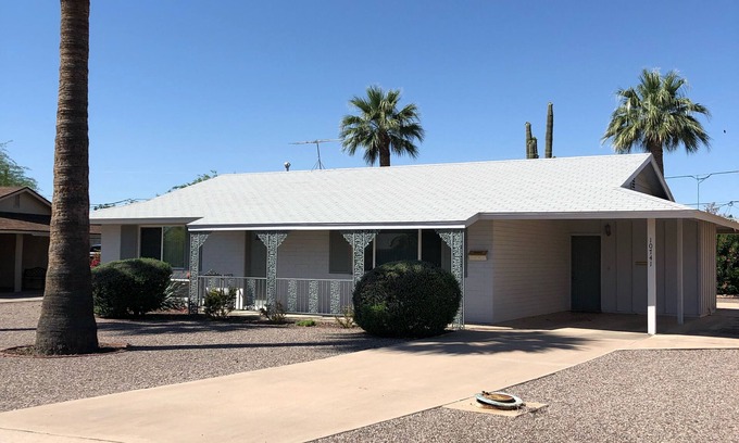 Sun City House | Enjoy the abundant AZ sunshine and sleep like royalty at night!