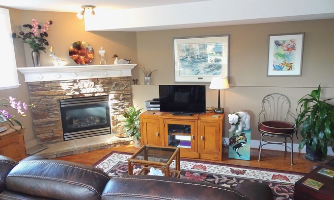 White Rock House | Enjoy the beach in White Rock! Available November 1, 2024