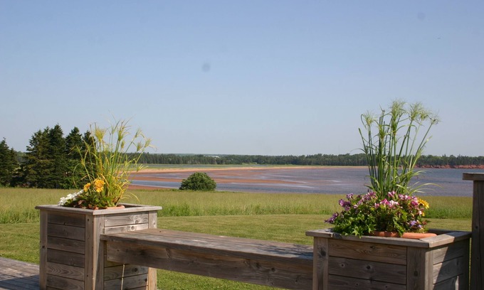 Red House Cottage | Enjoy the Beautiful Ocean View