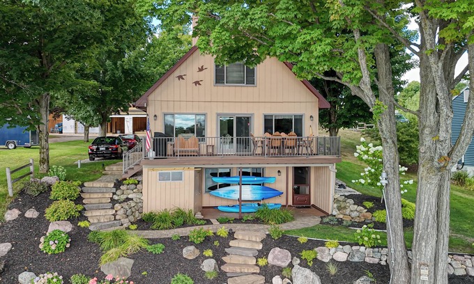 Traverse City House | Enjoy the Best of Both Worlds on Beautiful Silver Lake