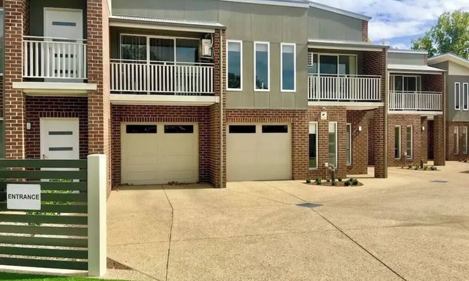 Wagga Wagga Apartment | Enjoy the CBD in this NEW 2 bedroom townhouse located in a small complex!