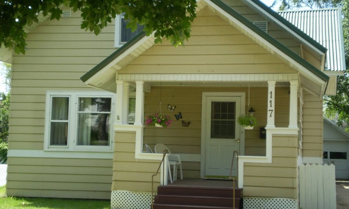 Wausau House | Enjoy the Comforts of Home ~ Free Pizza Fridays!
