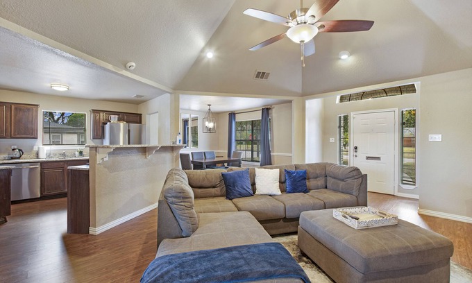 Cedar Crest House | Enjoy the Entire Home Near the Heart of Dallas