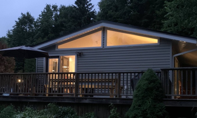 Flesherton Cottage | Enjoy the Fall Colours in this Family-friendly Bungalow in the Woods