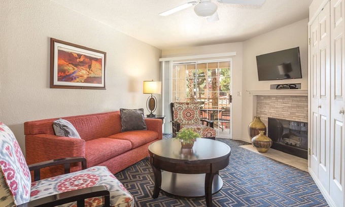 Paradise Resort | Enjoy the Fremont Street Experience!