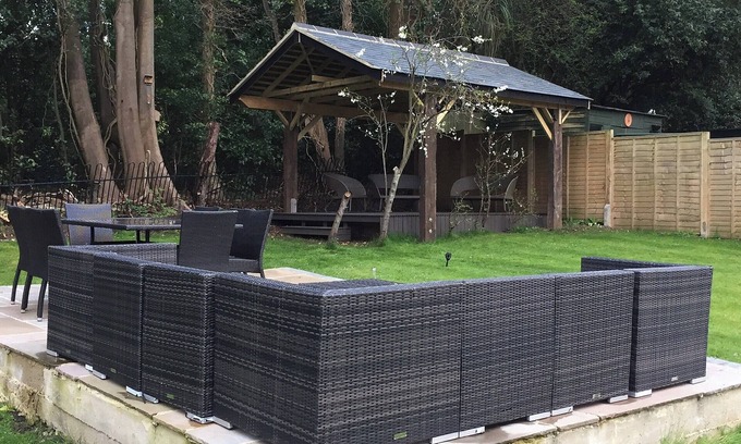 Ryde Cottage | Enjoy the many delights of Ryde with its fun fair, promenade and sandy beaches.