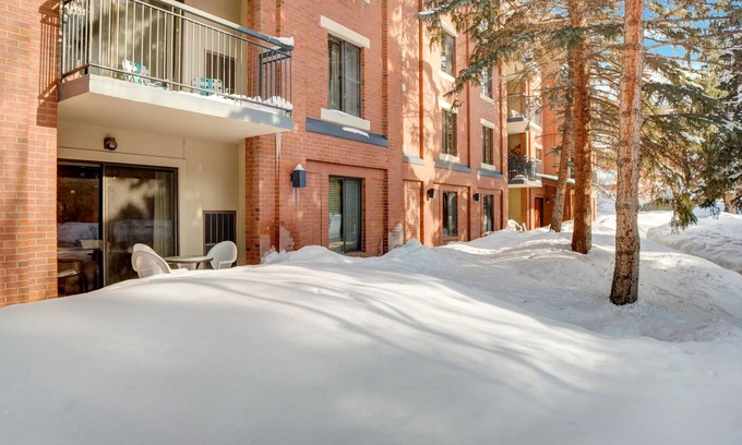Downtown Park City Condo | Enjoy the mountains and Main Street. Quiet condo in heart of town, easy to ski!