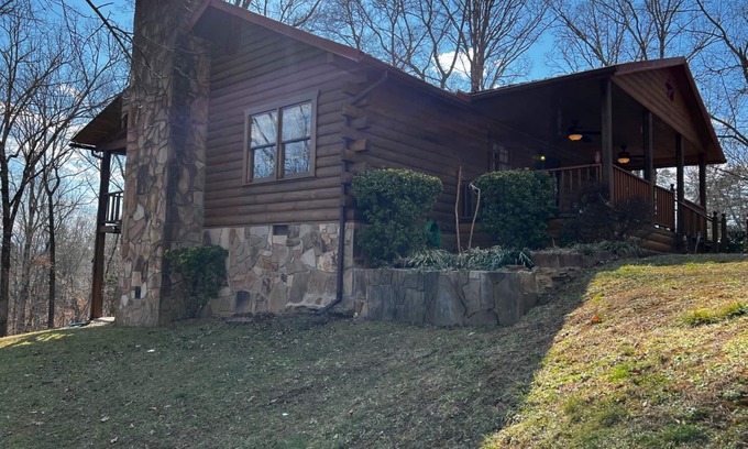 Dandridge House | Enjoy the summer at Douglas Lake nearby Smoky Mountains, Pigeon Forge/G-burg