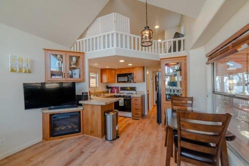 Fairplay House | Enjoy the Tiny Home Experience as the Perfect Basecamp to the Rockies! The Northstar Cabin