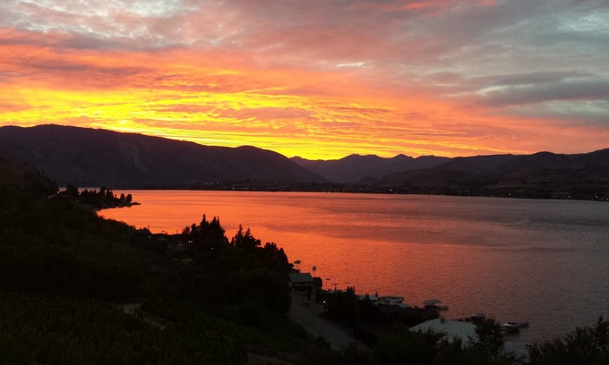 Ardenvoir House | Enjoy This 180 Degree Spectacular View Of Lake Chelan! Sunshine, Water, Wine&fun