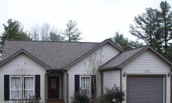 Fairfield Bay House | Enjoy this 3 bedroom home with Mountain Ranch Golf Course right in the backyard!