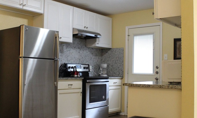 Fort Worth House | Enjoy this 3bed2bath home 1 mile from TCU &10 mins from downtown Ft worth
