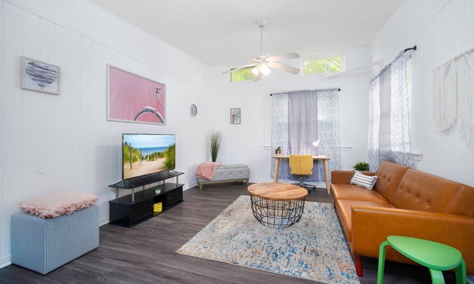 Murray Hill Apartment | Enjoy this comfortable and cozy home in Murray Hill area