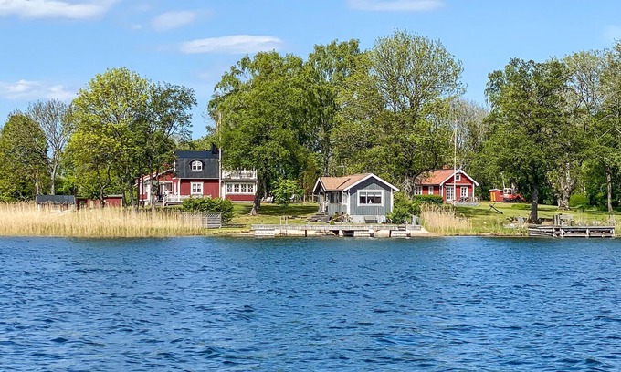 Norrtalje Municipality House | Enjoy this cozy house right on the beach on Gräddö Asken.
