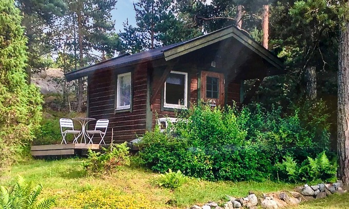 Haninge Municipality House | Enjoy this cozy vacation accommodation, with partial sea views, on the car-free island of Norrö.
