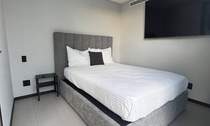 Americana Apartment | Enjoy this incredible apartment in the heart of the city.