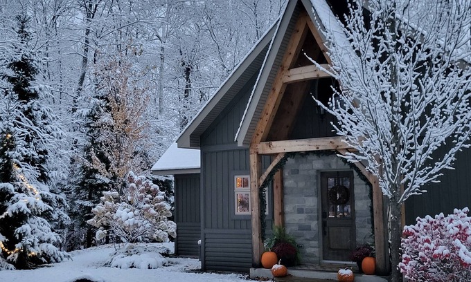 Madawaska Valley Cottage | Enjoy Vibrant Hues of Changing Leaves at Stillwoods Cottage, Near Algonquin Park