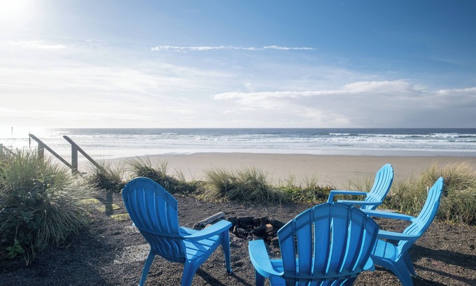 Roads End House | Enjoy watching kids flying kite on the beach
