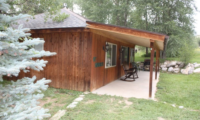 Salida Cabin | Enjoy year round activities. Colorado’s finest outdoor activities nearby.