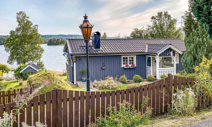 Sexdrega House | Enjoy your vacation on the lake in an excellent location with sauna.