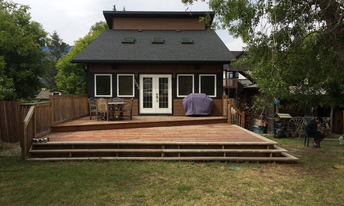 East Kootenay Cabin | Enjoy your visit in this beautiful, new, clean family and pet friendly cabin.