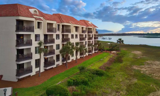 Palmetto Dunes Hotel | Enjoyable 2-bedroom hotel in Hilton Head Island with WiFi
