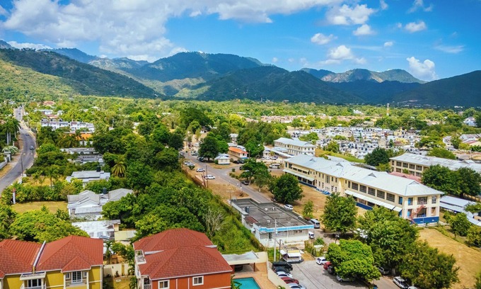 Saint Andrew Apartment | Enjoyable apartment with AC in Kingston Near US Embassy
