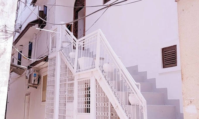 Stone Town Apartment | Enjoyable apartment with AC in vibrant Zanzibar
