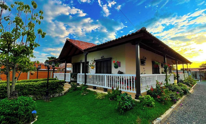 El Cerrito House | Enjoyable country house with WiFi in Santa Elena