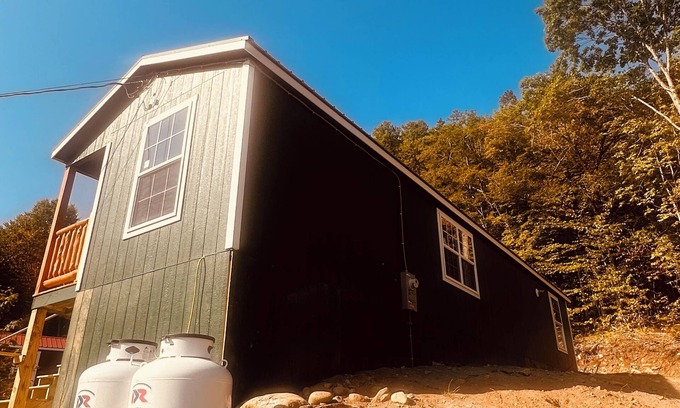 Carrabassett Valley Cabin | Enjoyable Green cabin at Carrabassett Valley town line and Kingfield