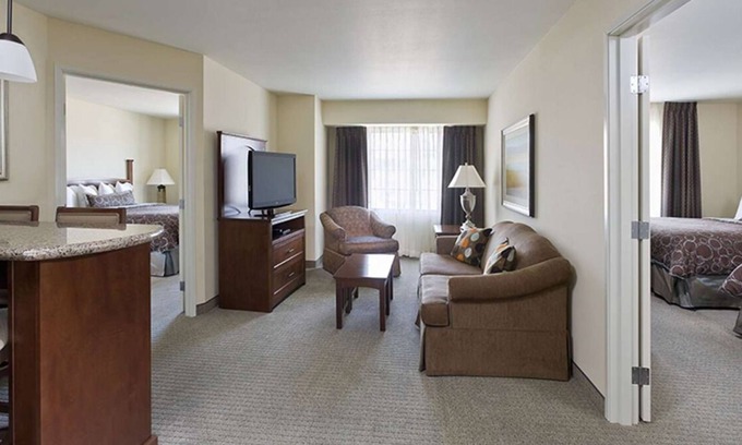 Las Colinas Apartment | Enjoyable Stay! Free Parking, Breakfast! Minutes’ Drive to Dallas World Aquarium