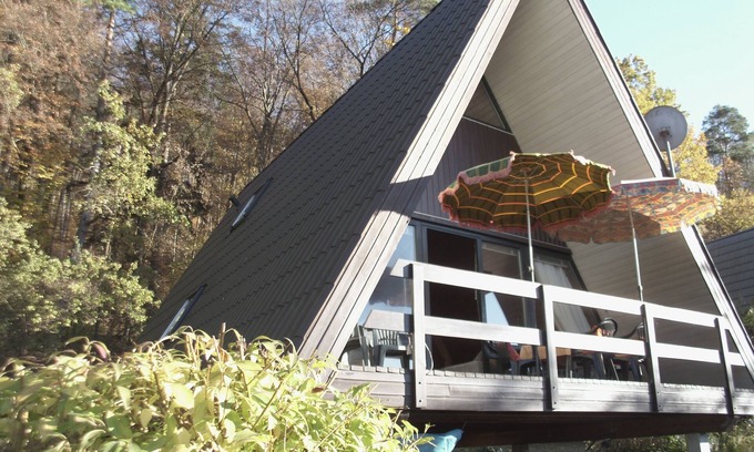 Kinding House | Enjoyment of nature: Holiday house Kratzmühlsee am Wald, sunny, with panoramic view, swimming lake