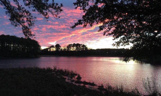 Norfolk House | Enjoys Sunsets on the Creek from our Vintage Cottage tucked away near BAY & Base