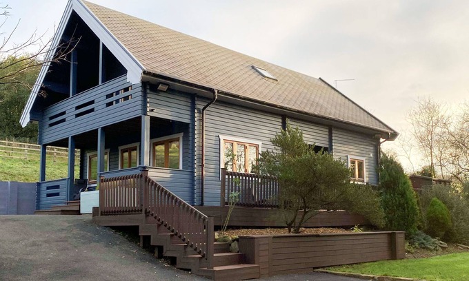 Great Ayton Cottage | Enlighten Lodge 8 Great Ayton Yorkshire - sleeps 6 guests in 3 bedrooms