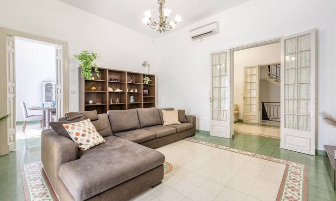Floriana Ski Chalet | Enormous luxury 3-storey townhouse, rooftop EGAS1-1