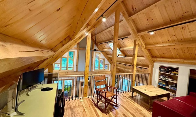 Cragsmoor House | Ensō House - Quiet Getaway with Hot Tub /Rec Roomnn