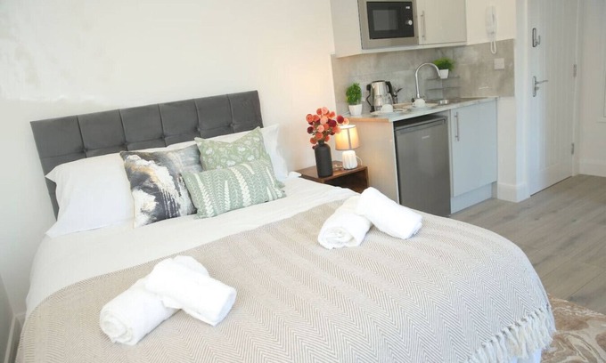 Luton House | Ensuite Room – 4 mins to Luton Airport