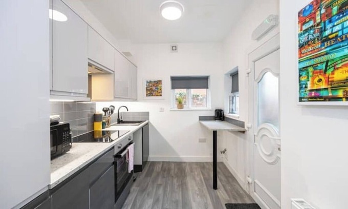 Manchester Hotel | Ensuite Rooms w/Kitchen Access by Irwell Stays