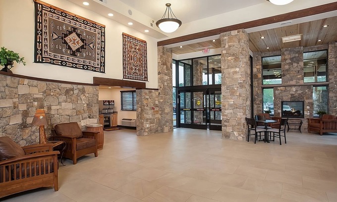 Tusayan Hotel | Ensuring a Very Comfortable & Memorable Stay! Outdoor Pool, Free Parking