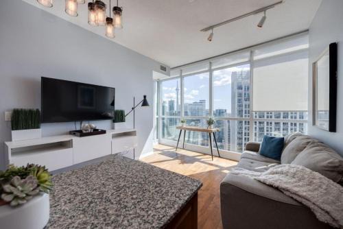 Fort York House | Ent District 3 Bedroom 2Bath Parking CN Tower
