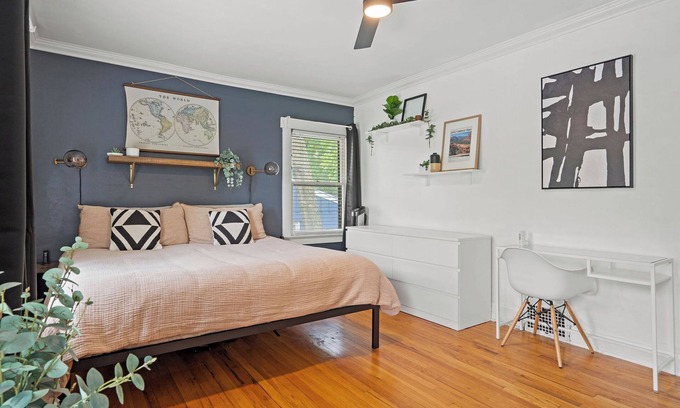 Brookside House | Entertainer - Brookside + Walkable + Firepit
