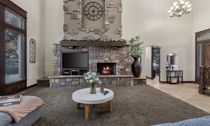 Meridian House | Entertainment Castle! Large Group & Company Functi