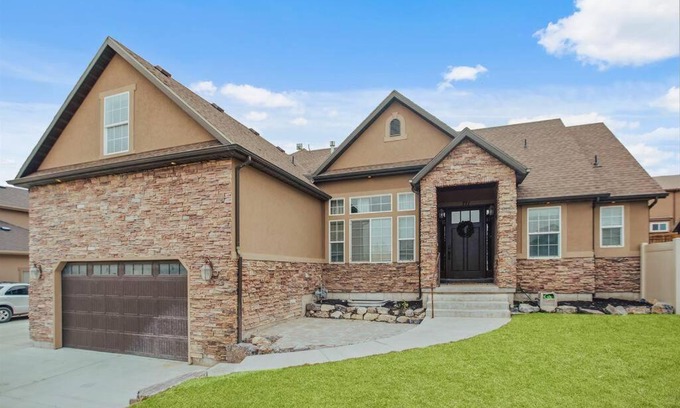 Saratoga Springs House | Entertainment dream Large Home with 7 bedrooms sleeps 20+