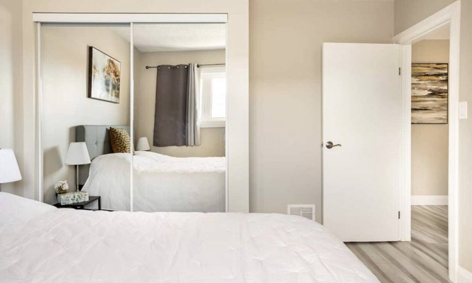 Kitchener Apartment | ENTIRE 2 BEDROOM APARTMENT DOWNTOWN