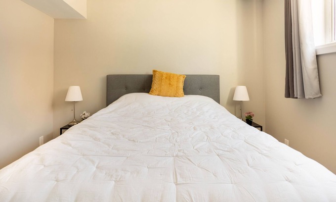 Fairfield Apartment | ENTIRE 2 BEDROOM APARTMENT DOWNTOWN