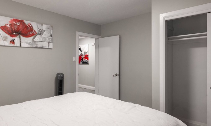Waterloo Apartment | ENTIRE 2 BEDROOM APARTMENT UPTOWN WATERLOO