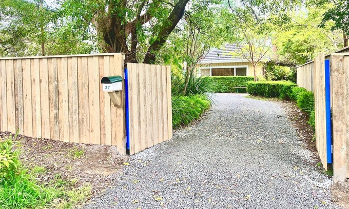 Blaxland House | Entire 2 bedroom cottage in lower blue mountains - close to amenties and train!