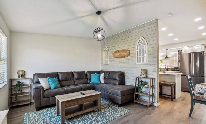 Bayonet Point House | Entire 2-bedroom house with three beds, AC and WiFi in Port Richey